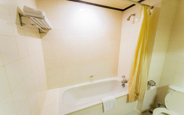 Capital O 1735 Adika Bahtera Hotel