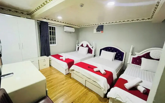 Crowne Meow Bui Vien Hotel 2