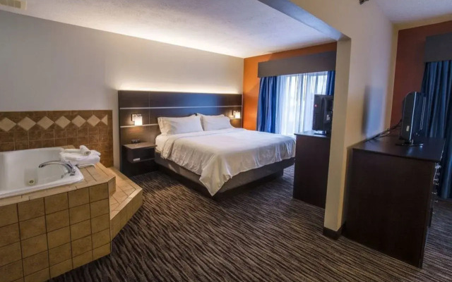 Holiday Inn Express & Suites Brandon, an IHG Hotel