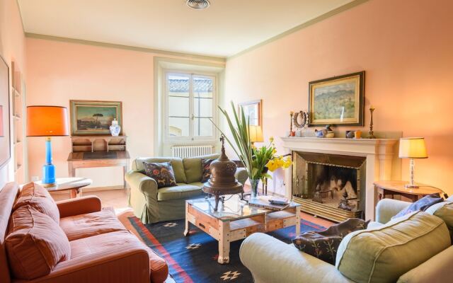 Ponte Vecchio 3 bedrooms by Mmega