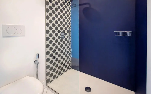 Luxury Apartment with Garden and Pool