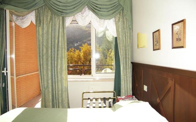 Large Double Room in the Green Near Montecassino