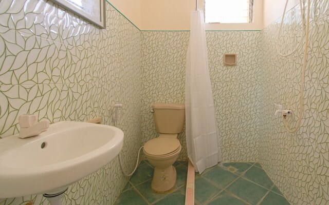 J5 Guest House & Restobar by OYO Rooms