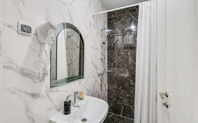 Travelto Italyanskaya