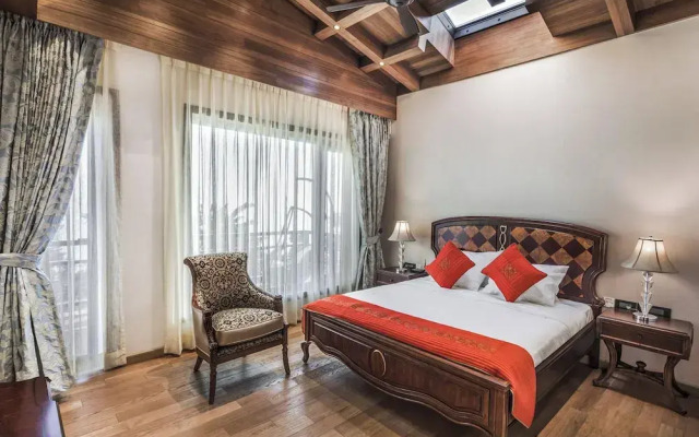 A Majestic and Luxurious Villa Overlooking the Ganges