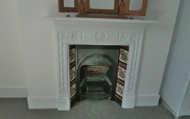 Light, Spacious 2 bed 2 Bath Flat. Sleeps 2-8