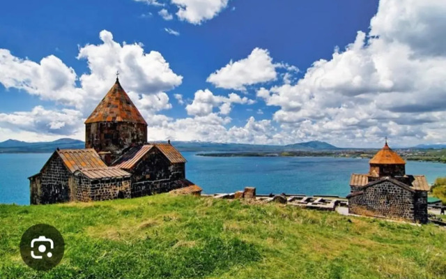 Sevan Em & Yu
