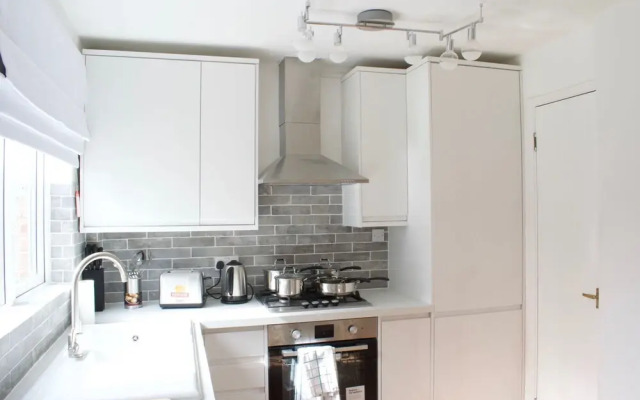 Newly Refurbished 2 Bedroom Bermondsey House
