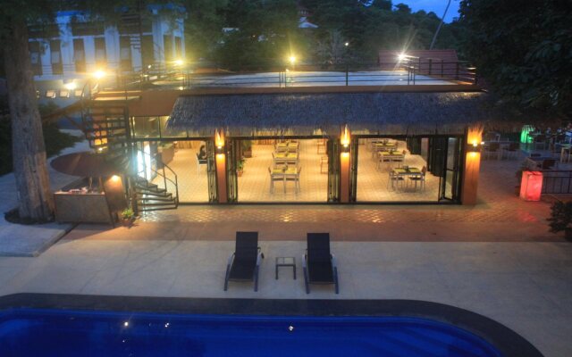 Phi Phi Long Beach Resort & Villa