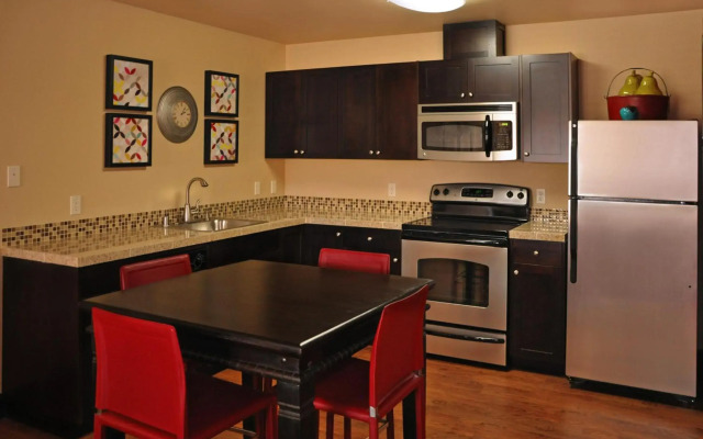 Oxford Suites Portland - Jantzen Beach