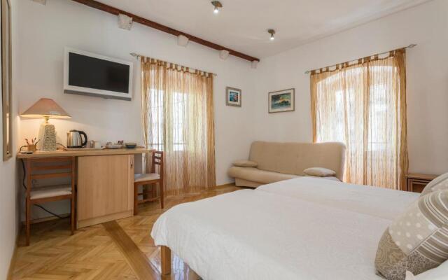 Carrara Accommodation