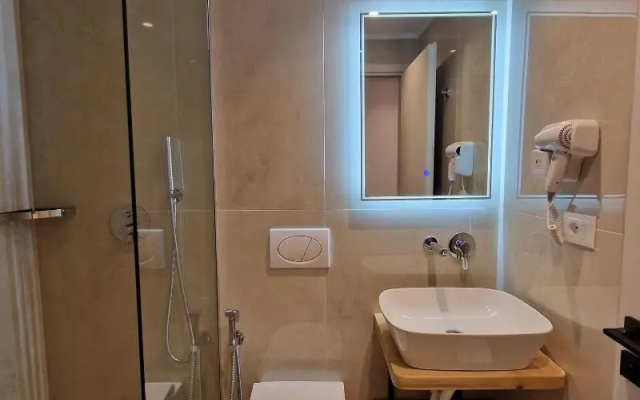 Monel Hotel