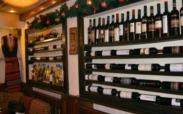 Family Hotel Varosha 2003