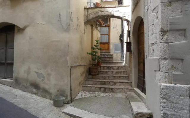 SCAPPO IN UMBRIA, nido cruxburgi