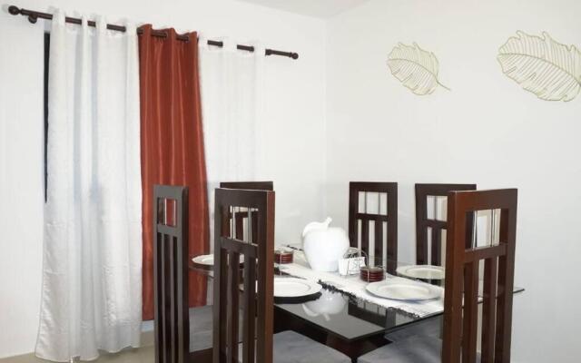 Confidence Luxurious Apartment B5- Gym Pool WIFI