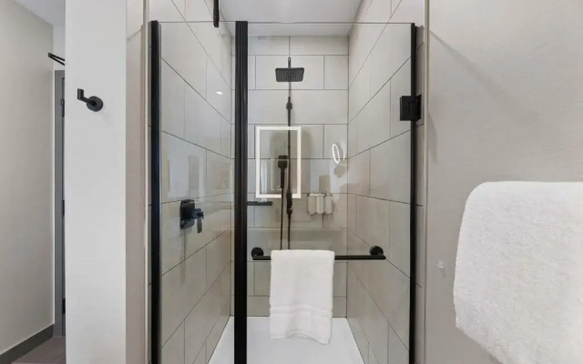 Sandman Signature Dallas Las Colinas Hotel & Suites