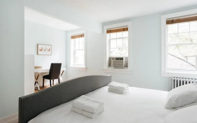 West Village 5BR Townhome & Private Yard