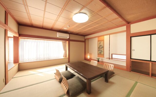 MICASA (Minakami Hot Spring Ryokan)