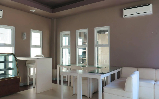 Lucky 9 Budget Hotel