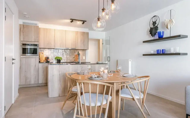 Beautiful Apartment With Pool Terrace and Parking