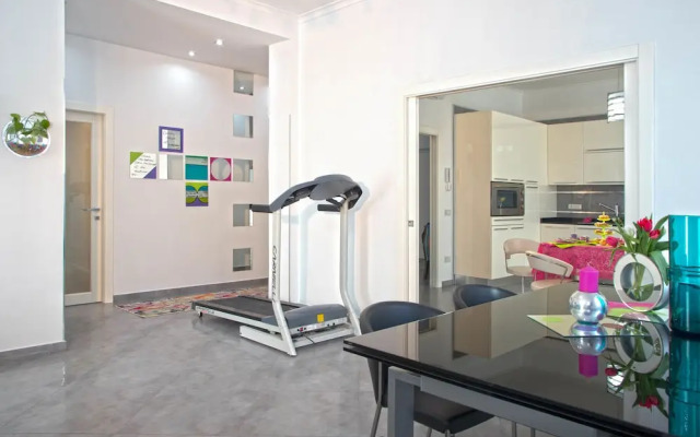 Ferdinando Arthouse Oversized Modern Apartment