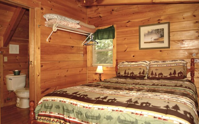 Creek Heaven - 2 Bedrooms, 2 Baths, Sleeps 6 Cabin by RedAwning