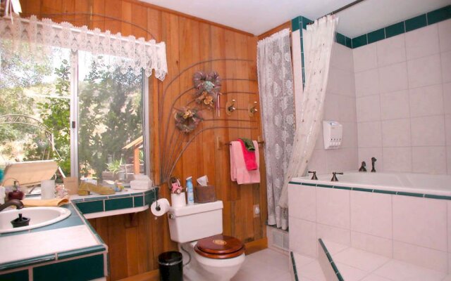 Wikiup Bed & Breakfast