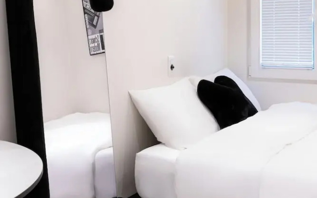 Slow On Hostel Hongdae