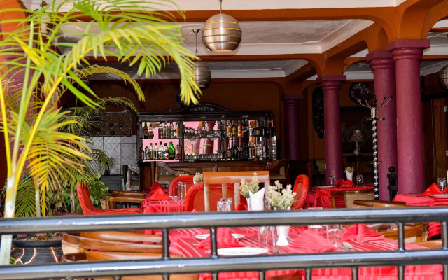 Cari Hotel