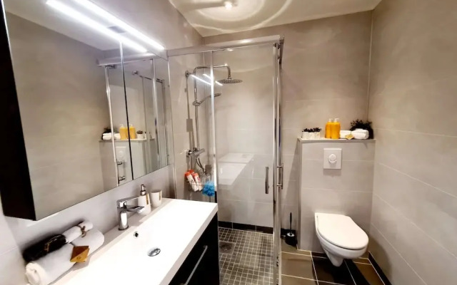 Bright And Modern - 2-bedroom, Central, Free Parking