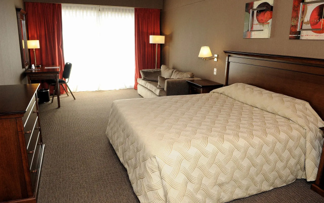 Howard Johnson by Wyndham Resort Pilar