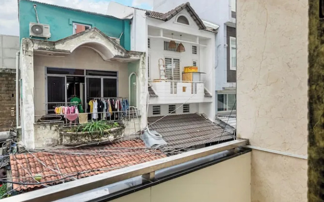 Hearth and Home De Tham