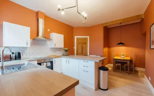 The Riverside Apartment (free parking)