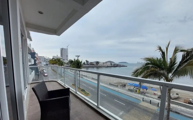 Condo con vista al mar en Torre 2501