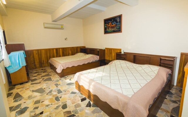 Naphatphorn Resort
