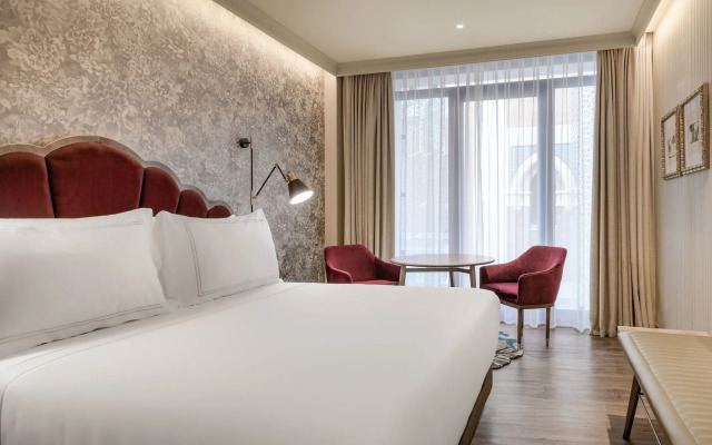 Querencia de Sevilla Autograph Collection