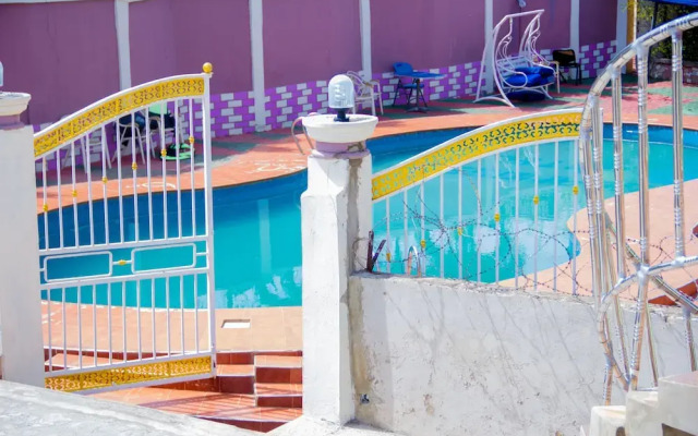 Glamossay Hotel