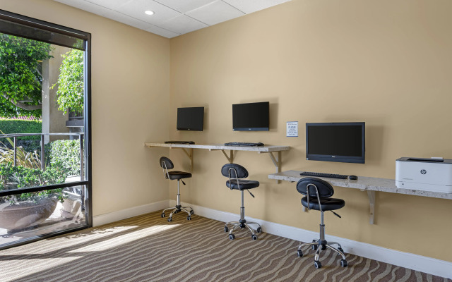 Best Western Plus South Coast Inn