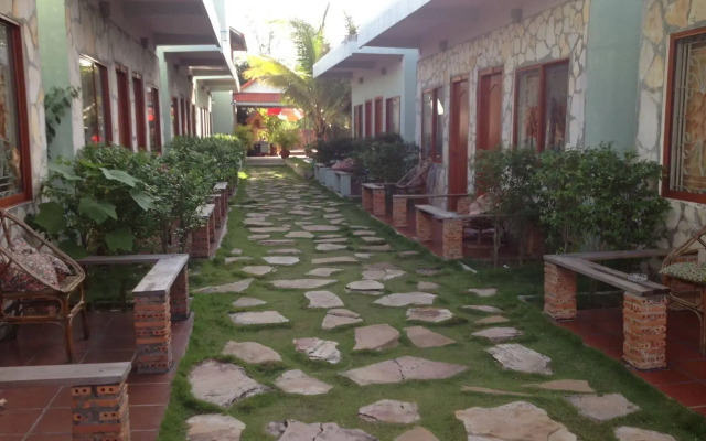 Golden River Resort