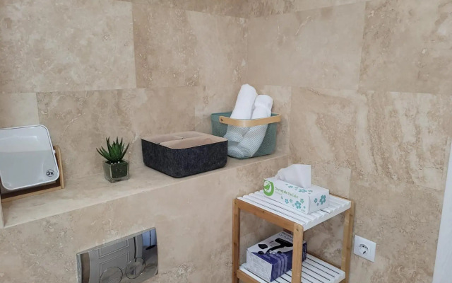 Lovely Apartment Near City Center (w/ Parking)