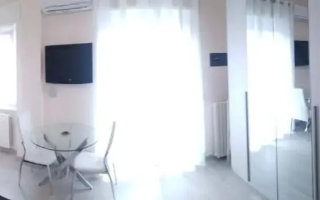 Splendido monolocale ristrutturato ben arredato