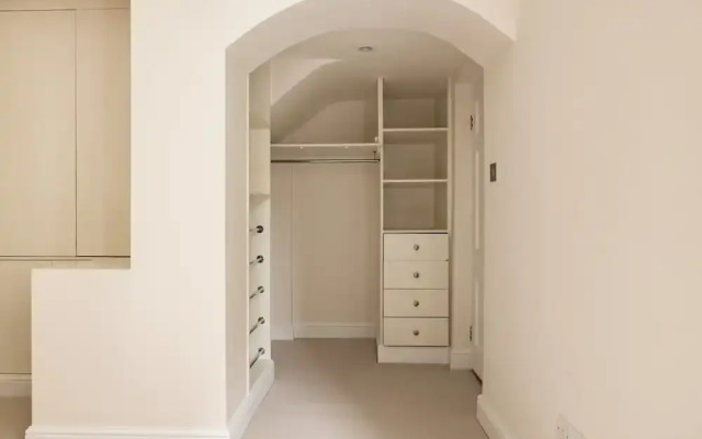 The Chelsea Nest - Stylish 2bdr With Balcony