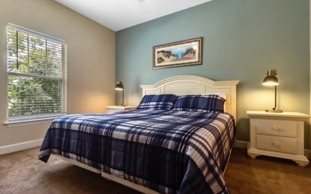 4 Bedrooms S / Lucaya Village Townhouse by RedAwning