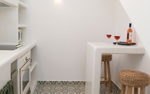 AVAL All Suite