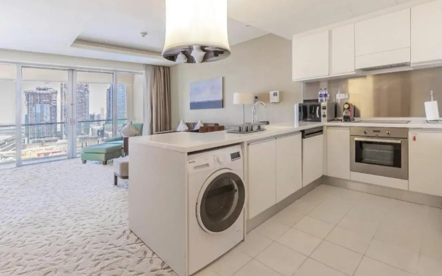 Emaar Fashion Avenue – Formerly Address Dubai Mall Four Apple