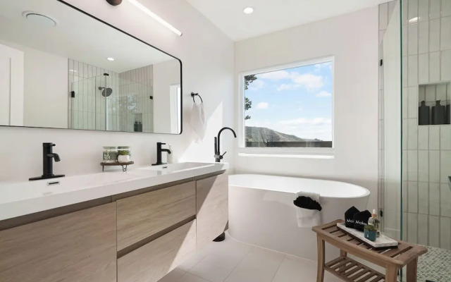 Oceanview Sunset View 3BR Luxe Home Yard