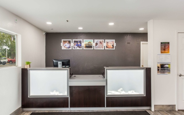 Studio 6 Extended Stay - Jacksonville, FL - South