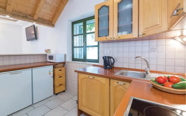 Beautiful Home in Baska Voda with Hot Tub & 3 Bedrooms