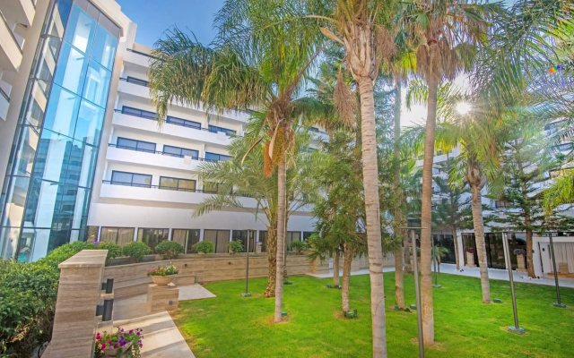Adams Beach Hotel & Spa