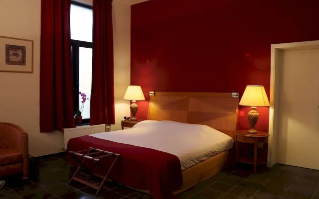 Le Central Hotel